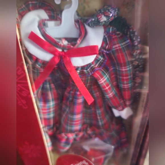 HEATHER ~ Sweet Vintage Doll w/Accessories - Picture 8 of 9